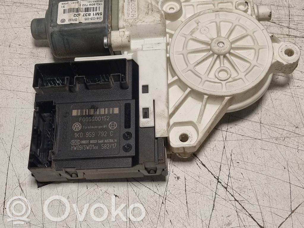 Volkswagen Golf Plus Silnik regulatora szyby drzwi przednich 