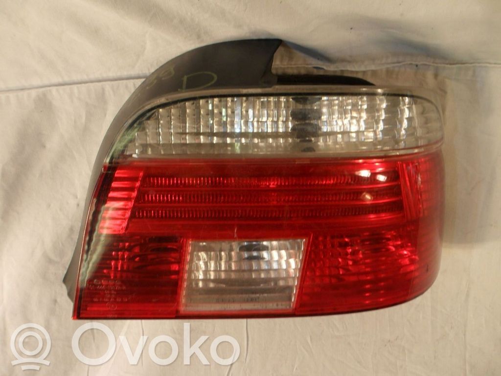 Rear/tail lights   A01129408