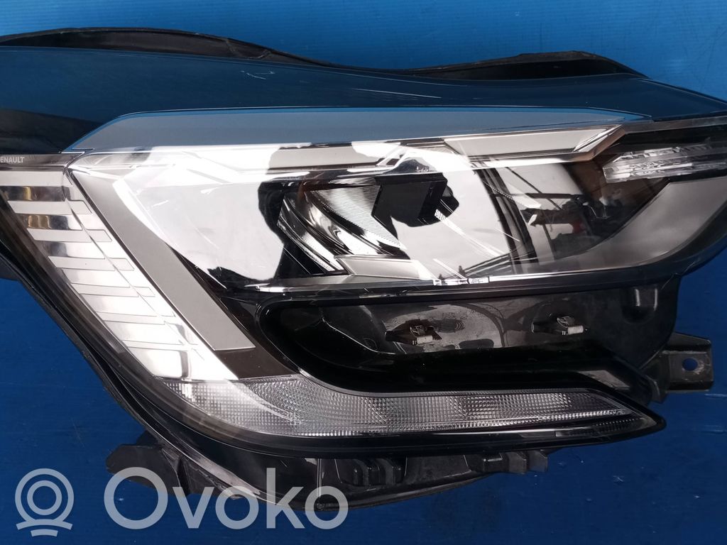 Renault Captur II Lampa przednia 