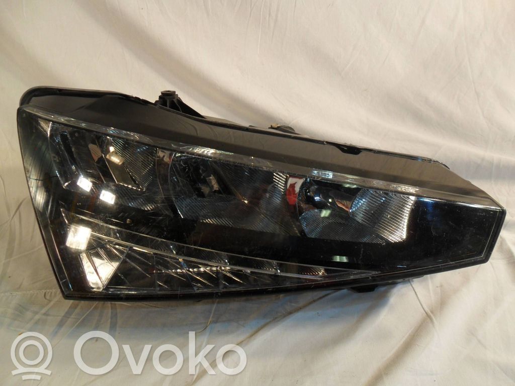 Skoda Scala Lampa przednia 