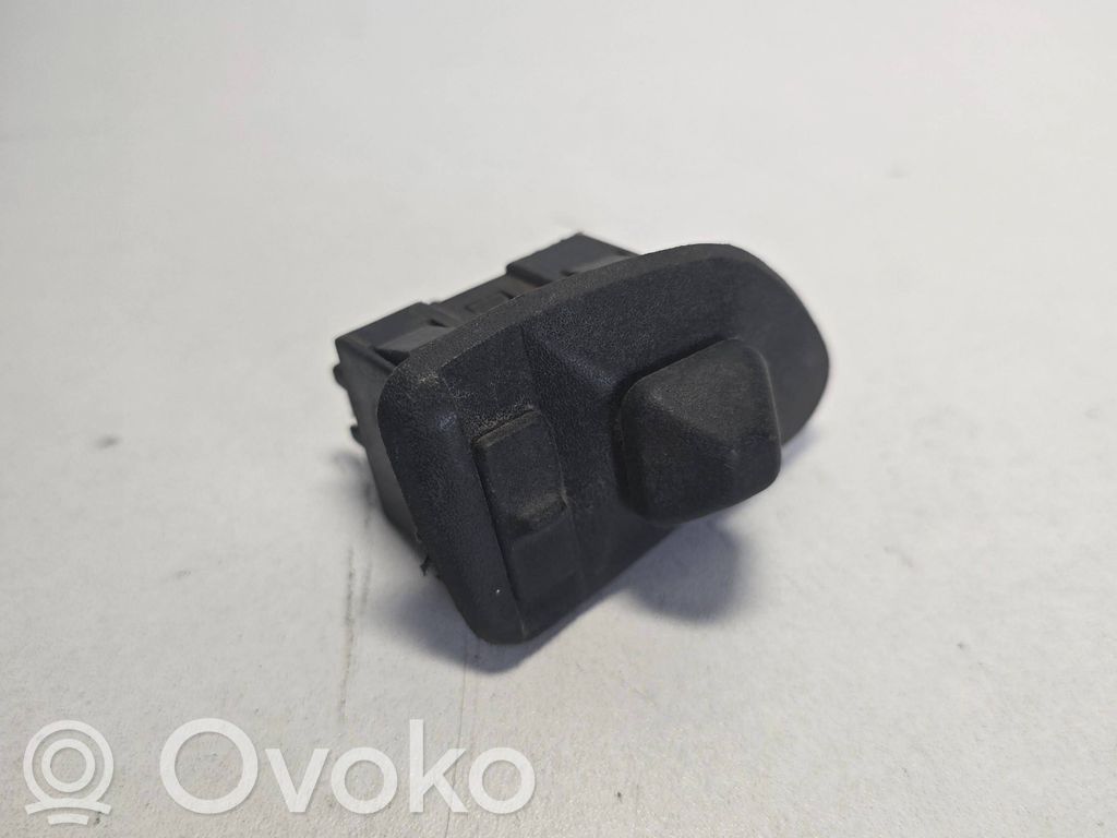 BMW 7 E38 Veidrodėlių jungtukas 