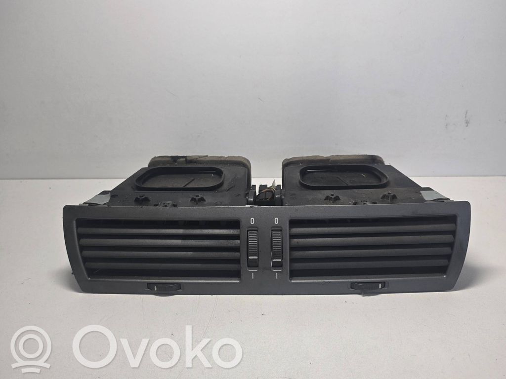 BMW 7 E65 E66 Centrinės oro grotelės 