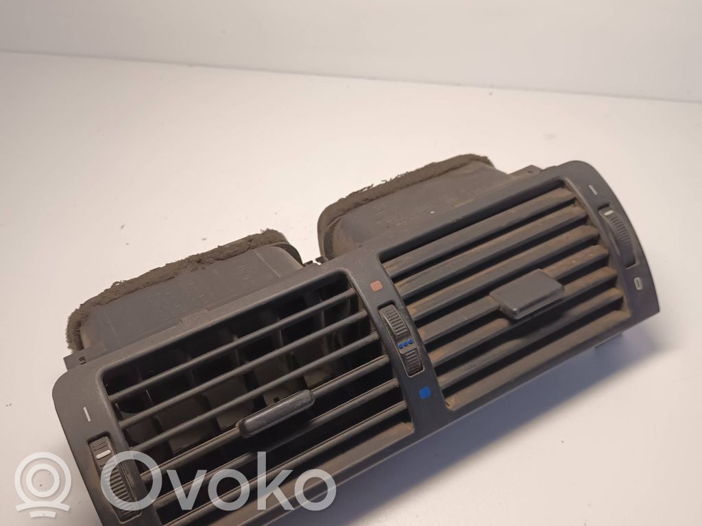 BMW 3 E46 Centrinės oro grotelės 