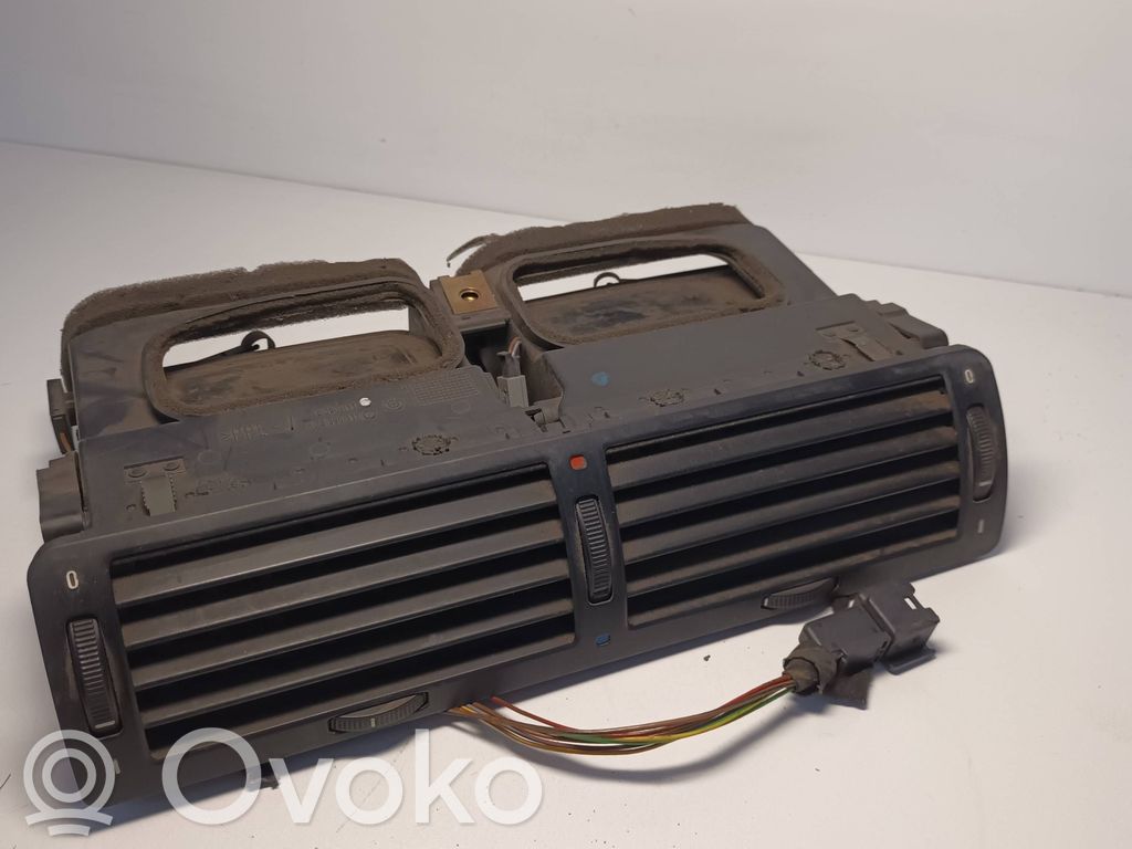 BMW 7 E38 Griglia di ventilazione centrale cruscotto 