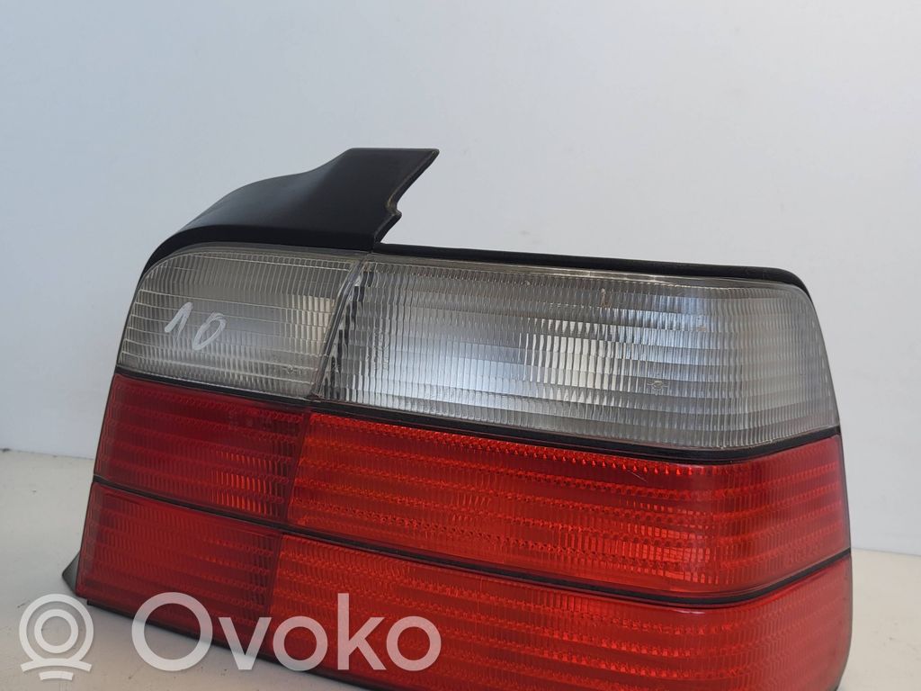 BMW 3 E36 Aizmugurējais lukturis virsbūvē 