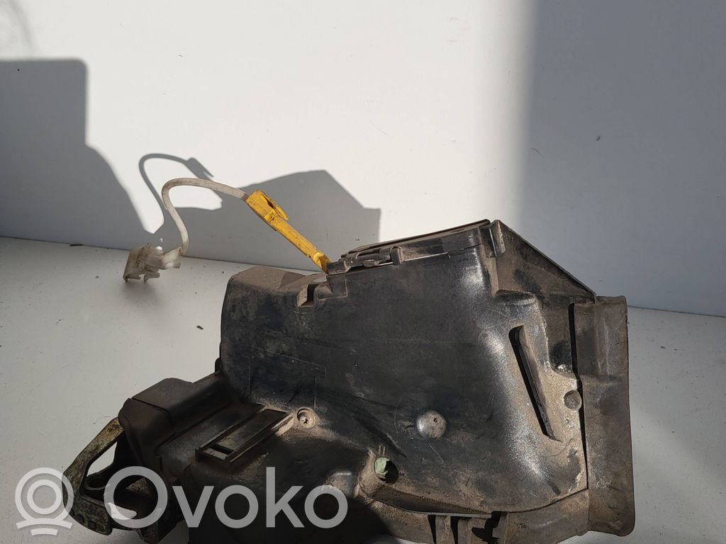 BMW 5 E39 Priekšpusē slēdzene 