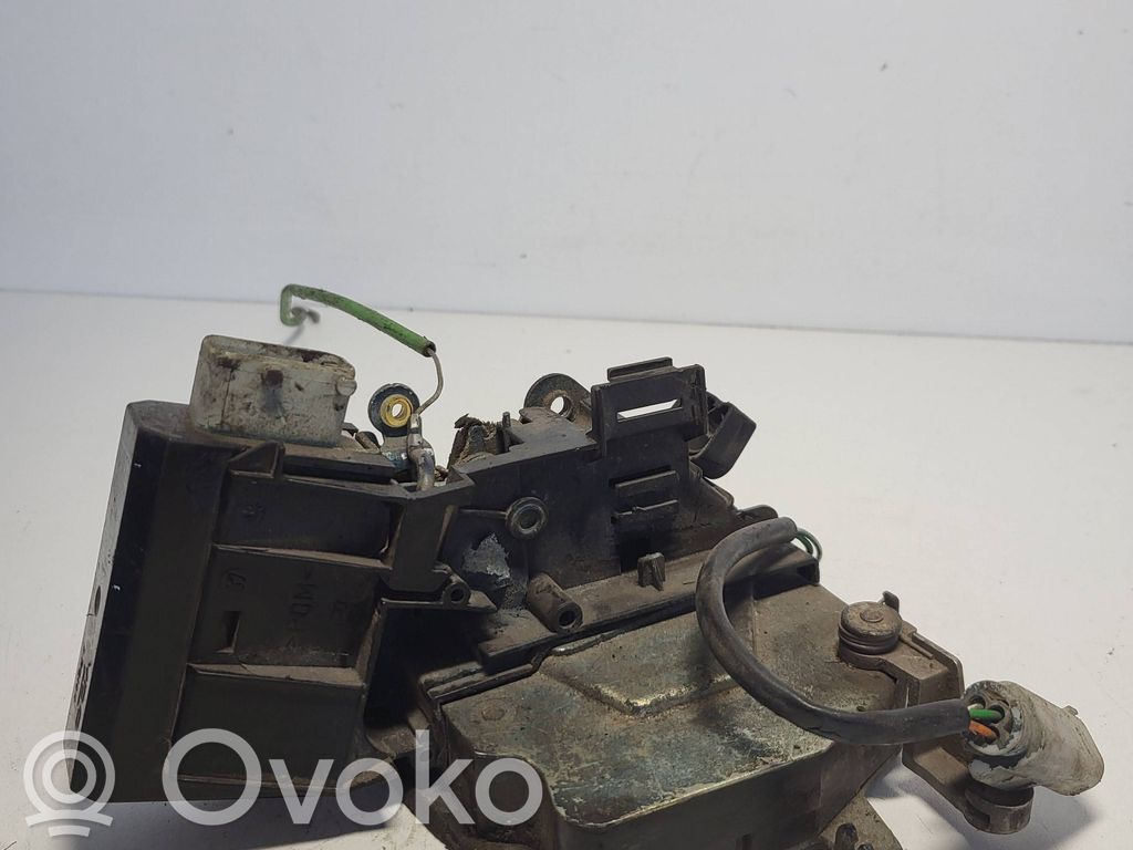 BMW 5 E39 Takaoven lukko 