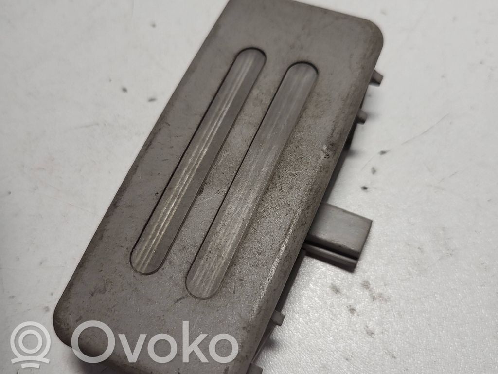 Etuistuimen valo   6920187