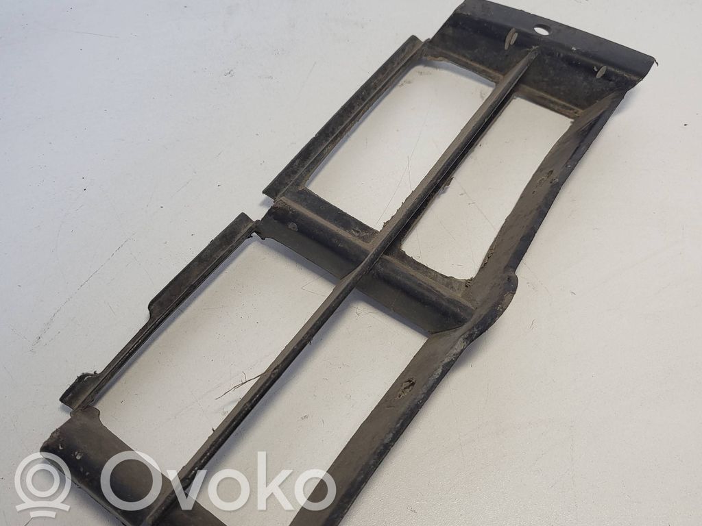 BMW 5 E39 Mascherina inferiore del paraurti anteriore 