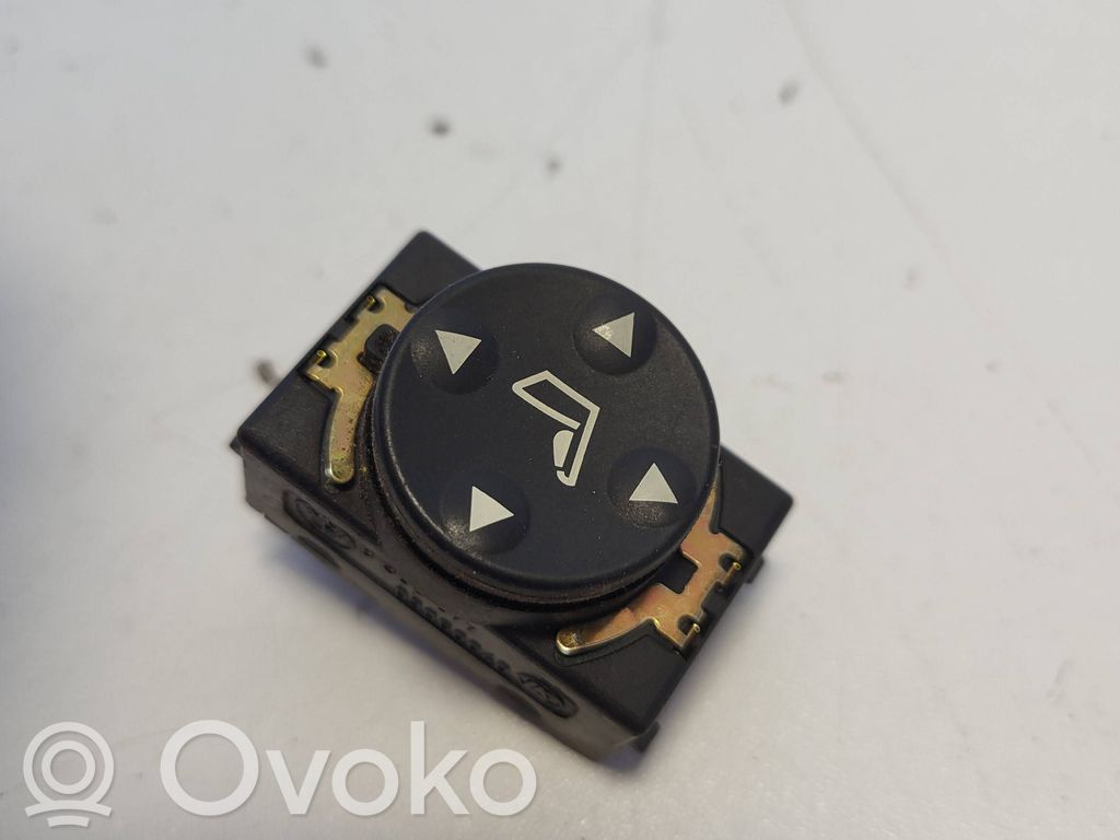Seat control switch   8360877