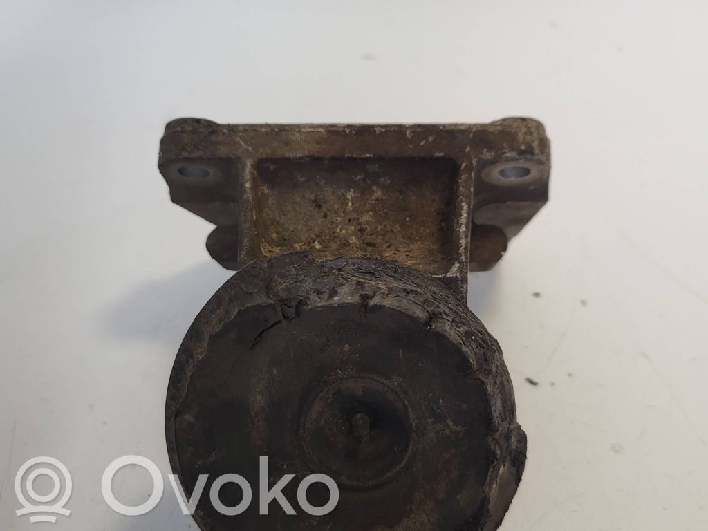 BMW 5 E39 Engine mounting bracket 