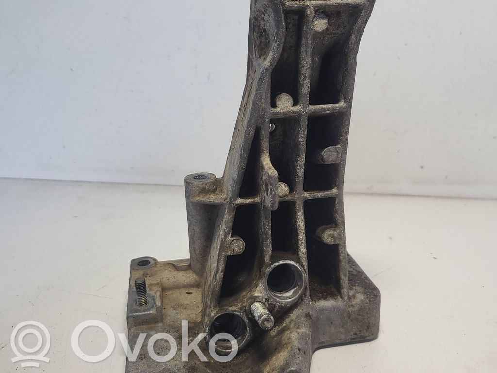 BMW 5 E39 Engine mounting bracket 