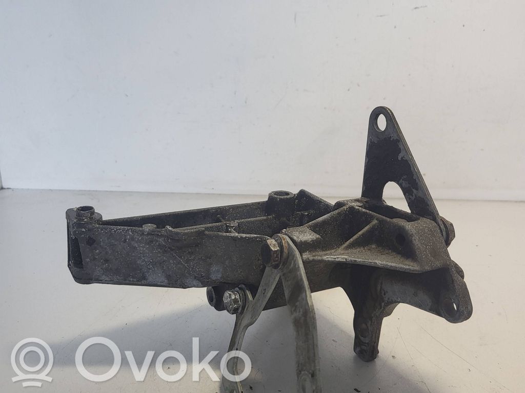 BMW 5 E39 Moottorin kiinnikekorvake (käytetyt) 