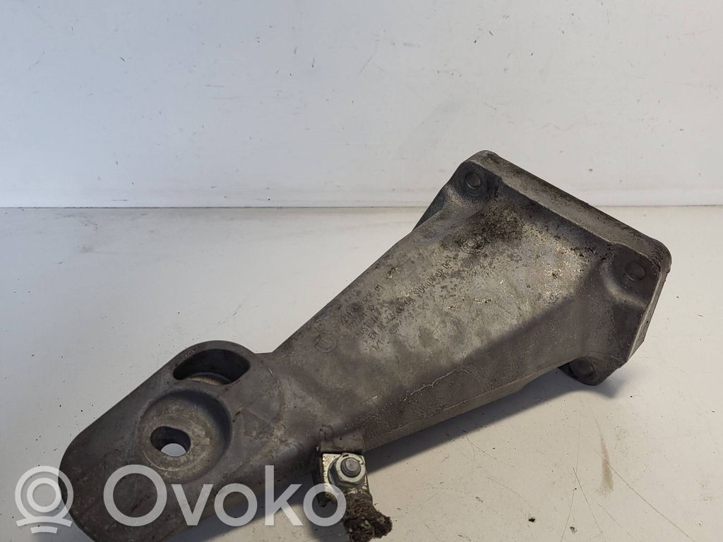 Engine mounting bracket   22116763218