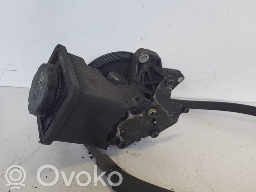 Ohjaustehostimen pumppu   2247046