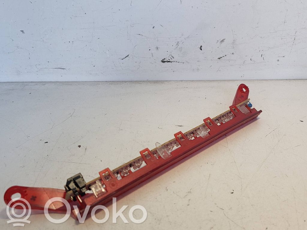 Luz de freno adicional/tercera   6931397