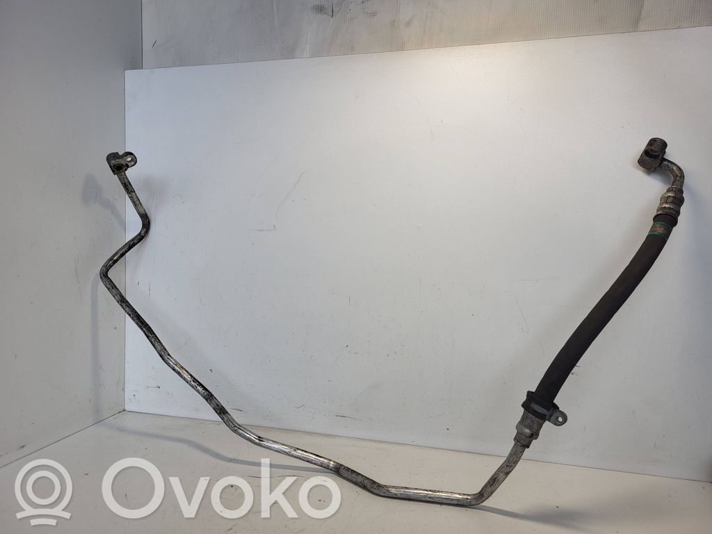 BMW 1 E81 E87 Ilmastointilaitteen putki (A/C) 