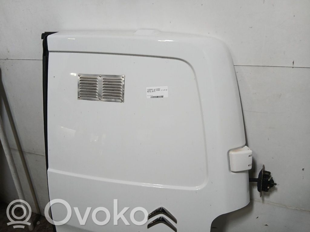 Aizmugurējās durvis   9847296780