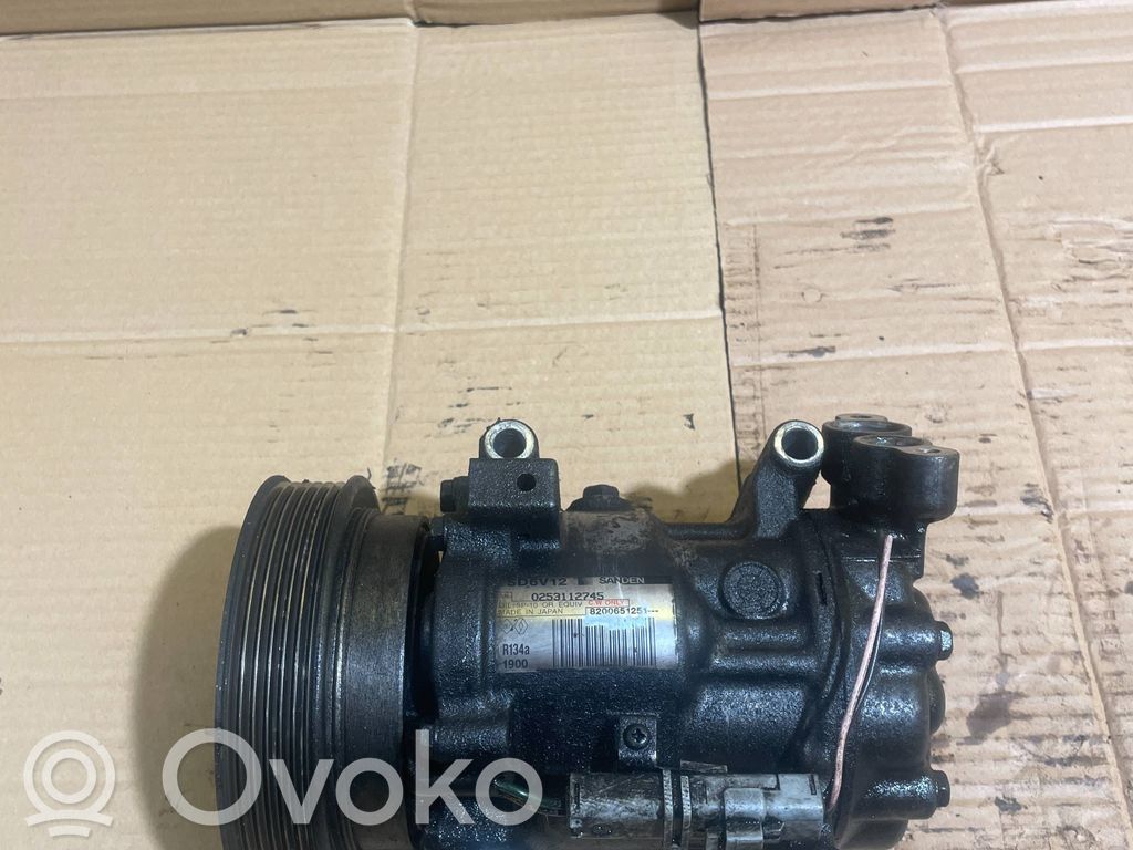 Renault Clio III Air conditioning (A/C) compressor (pump) 