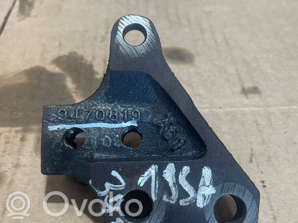 Volvo S80 Engine mounting bracket 