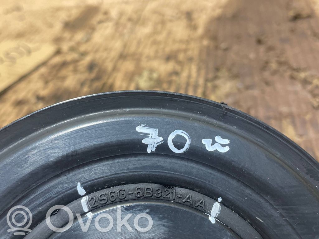 Ford Fiesta Kampiakselin vauhtipyörä 