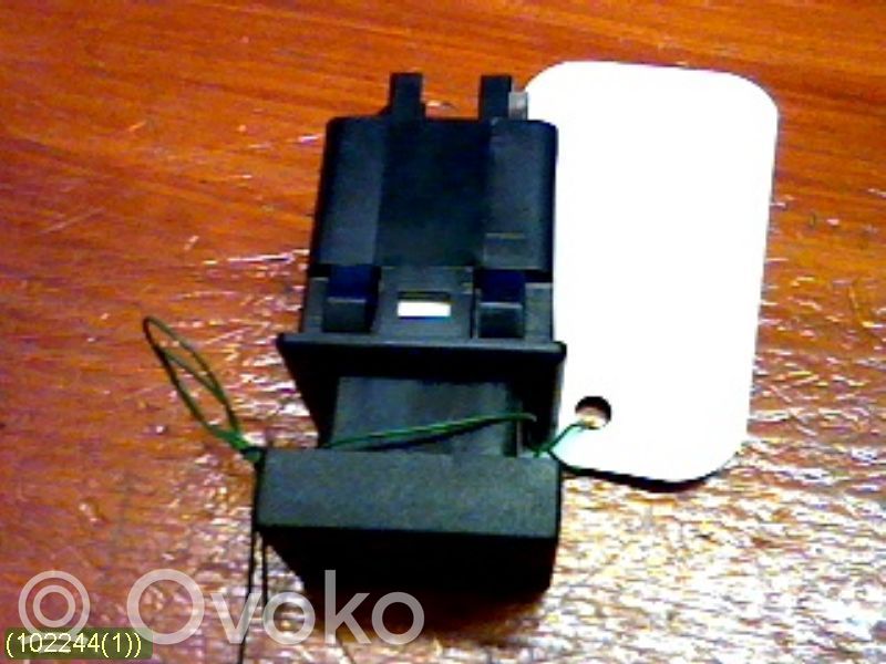 Electric window control switch   9523721,MR85