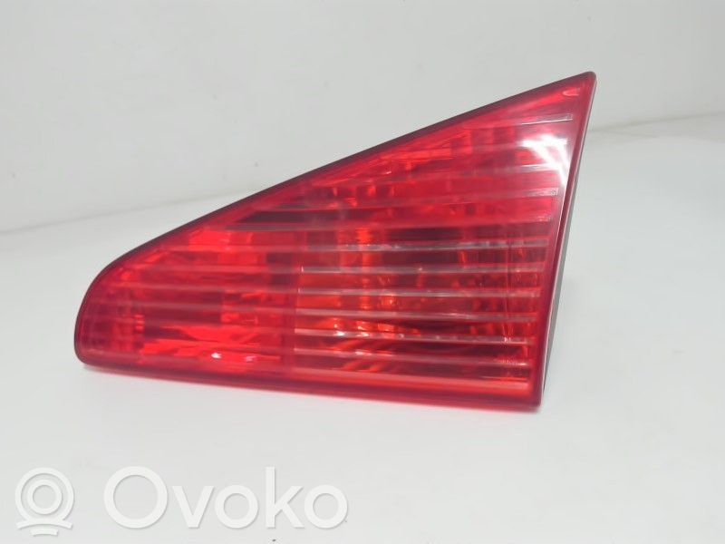 Peugeot 607 Lampy tylnej klapy bagażnika 