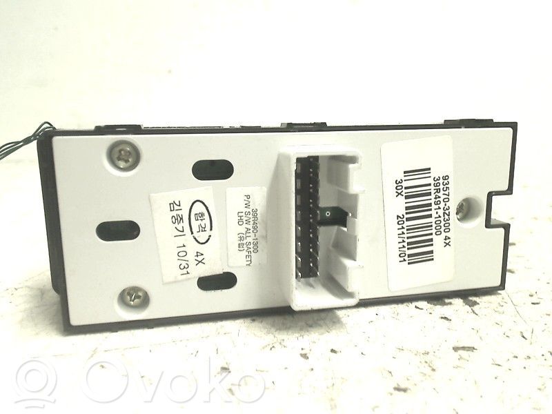 Comutator comandă geamuri electrice   935703Z300,39R4911000