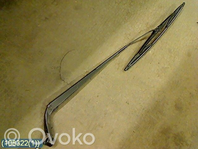 Toyota Corolla E120 E130 Front wiper blade arm 