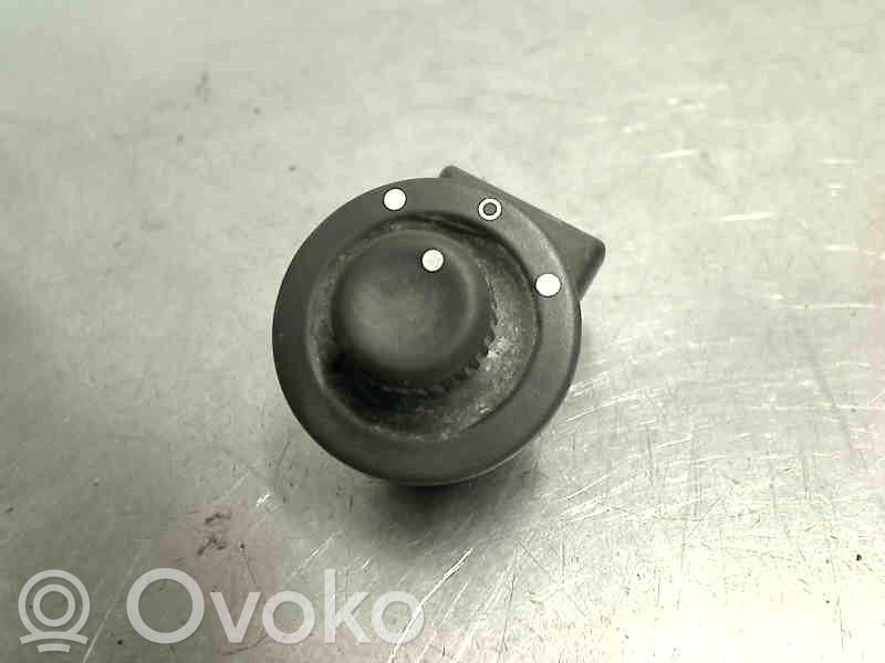 Wing mirror switch   8200002442A
