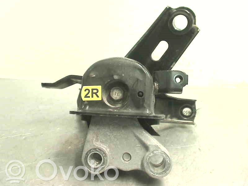 Toyota Avensis T270 Engine mounting bracket 