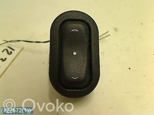 Opel Zafira A Electric window control switch 