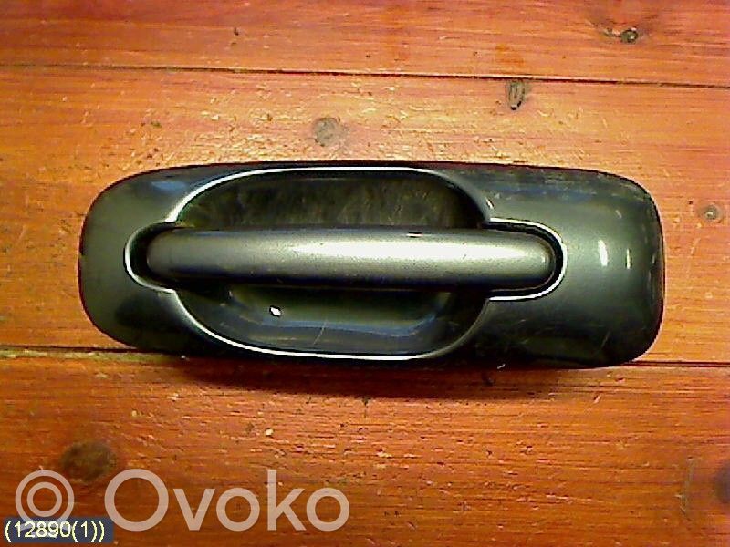 Manecilla externa puerta delantera