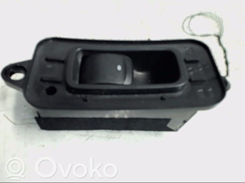 Electric window control switch   83071AG040