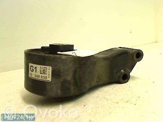 Opel Astra J Engine mounting bracket 