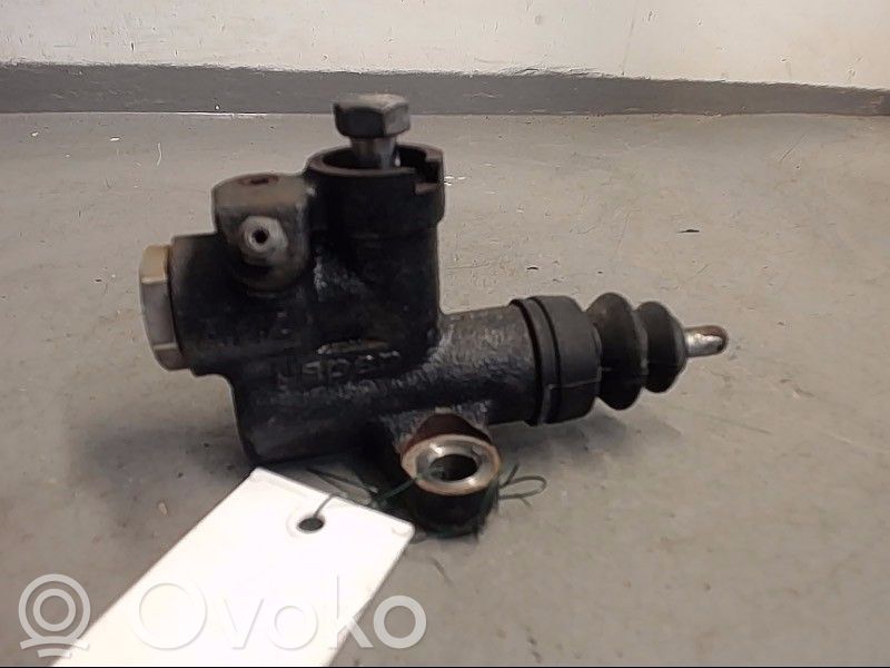 Subaru Outback Kytkimen apusylinteri 