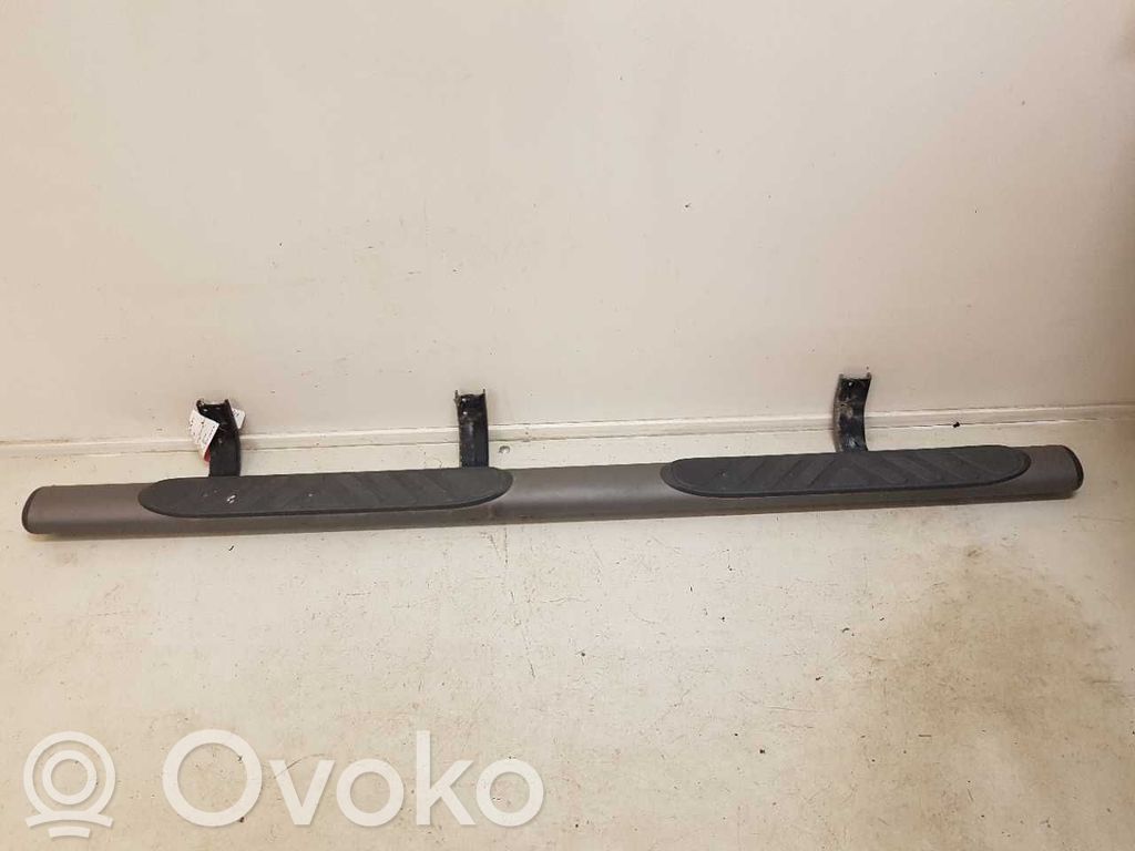 Nissan Navara D40 Orurowanie boczne progów SUV'a 