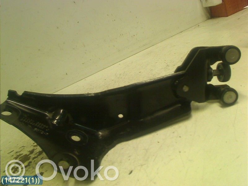 Citroen Berlingo Front door lower hinge 