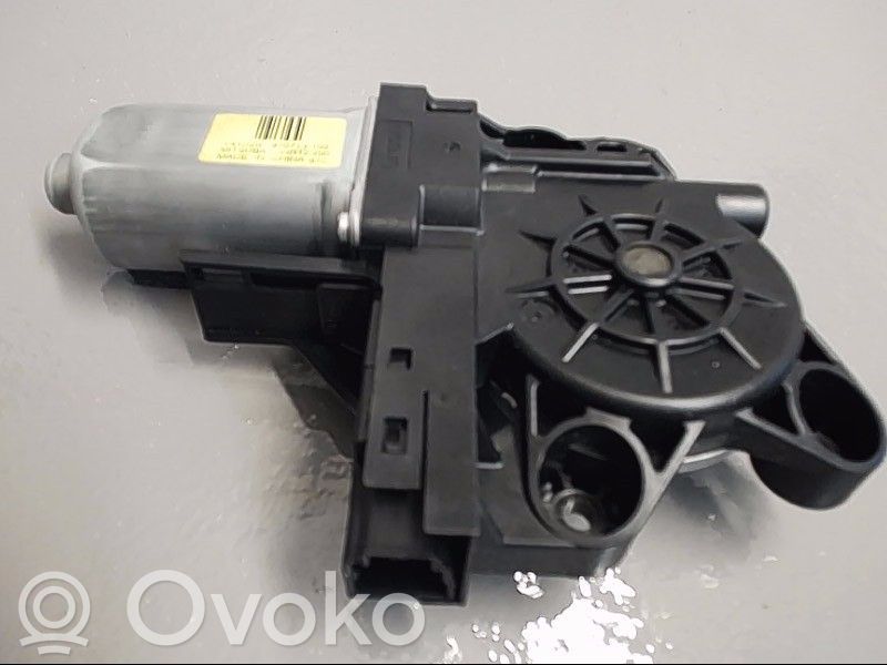 Volvo V70 Motor del regulador de la ventanilla de la puerta delantera 