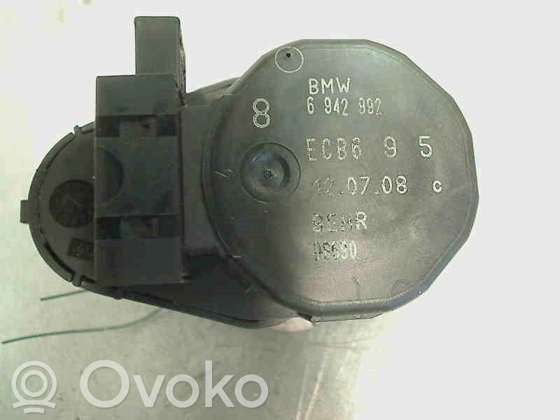 BMW 5 E60 E61 Ilmastointilaitteen läpän käyttölaite/moottori (A/C) 