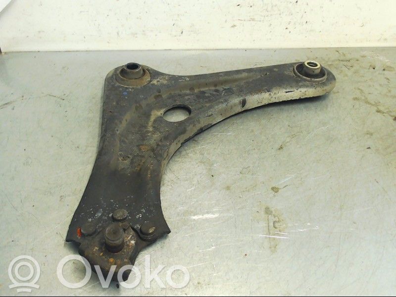 Peugeot 208 I Braccio di controllo sospensione anteriore inferiore/braccio oscillante 