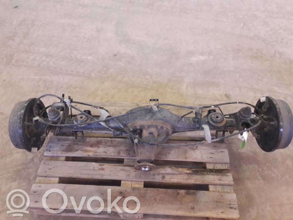 Nissan NP300 Grinda punții spate 