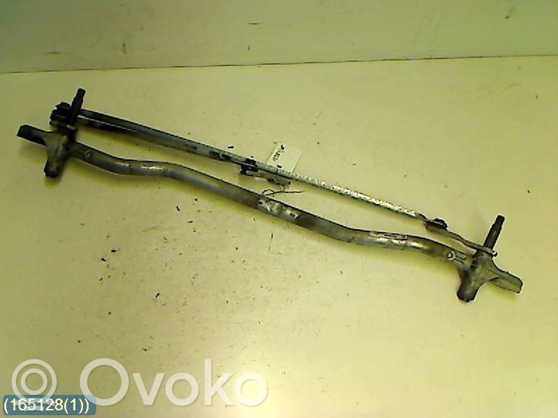 Volvo XC70 Front wiper linkage 