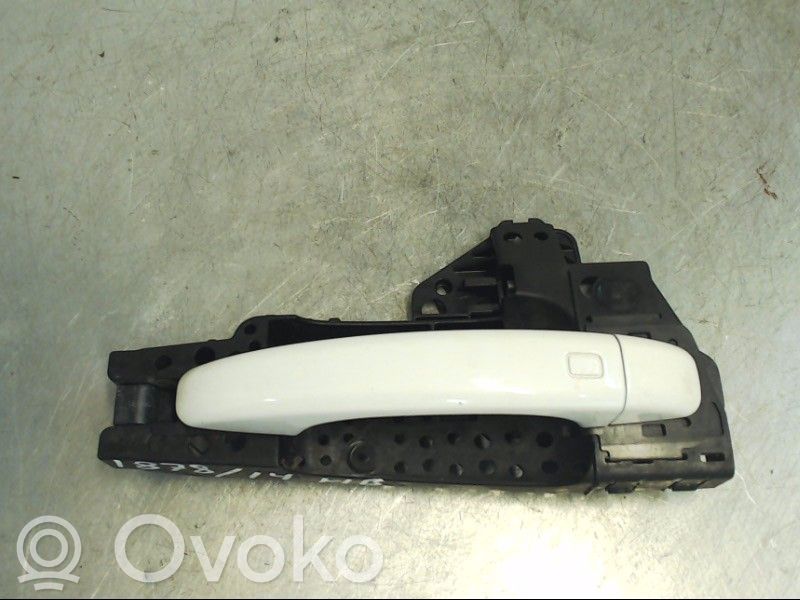 Poignée extérieure avant   8T0837205A