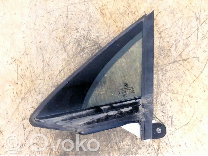 Ventanilla de ventilación de la puerta delantera cuatro puertas   3G0845113F