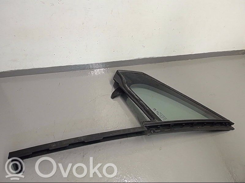 Peugeot 208 I Ventanilla de ventilación de la puerta delantera cuatro puertas
