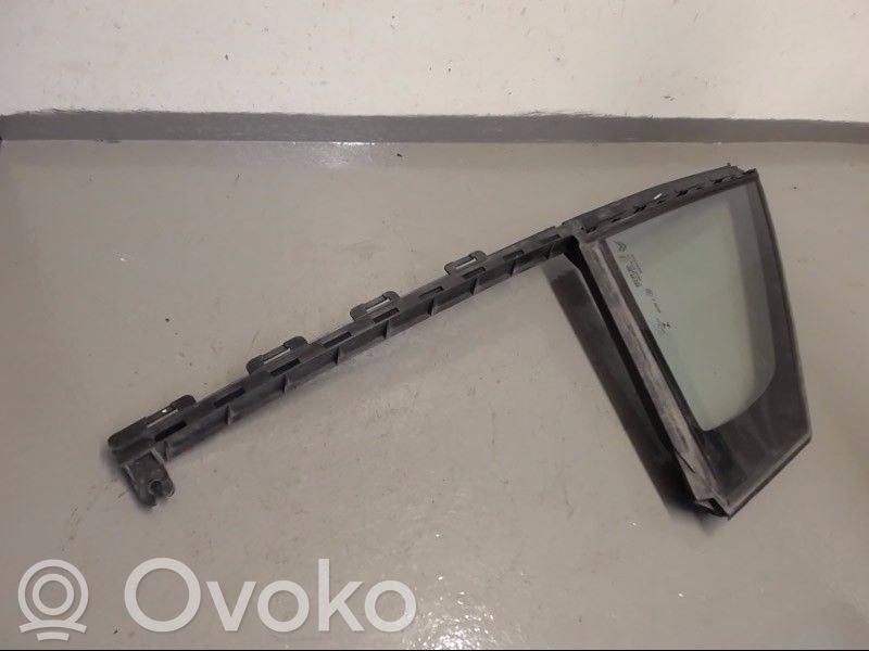 Citroen C4 II Ventanilla de ventilación de la puerta delantera cuatro puertas 