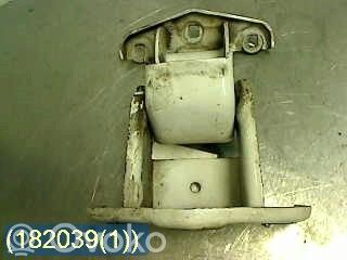 Opel Vivaro Front door upper hinge 