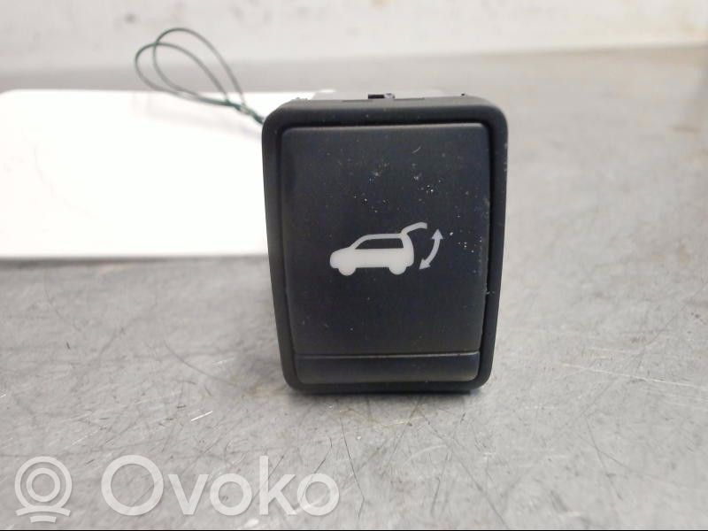 Nissan X-Trail T32 Tailgate/boot open switch button 