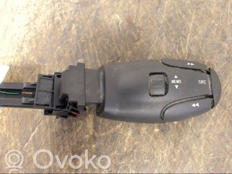 Peugeot Partner Pulsanti/interruttori sul volante 
